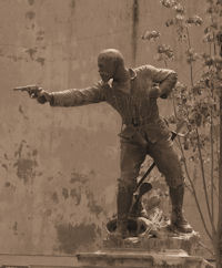 Statue du Capitaine Menard, Lunel